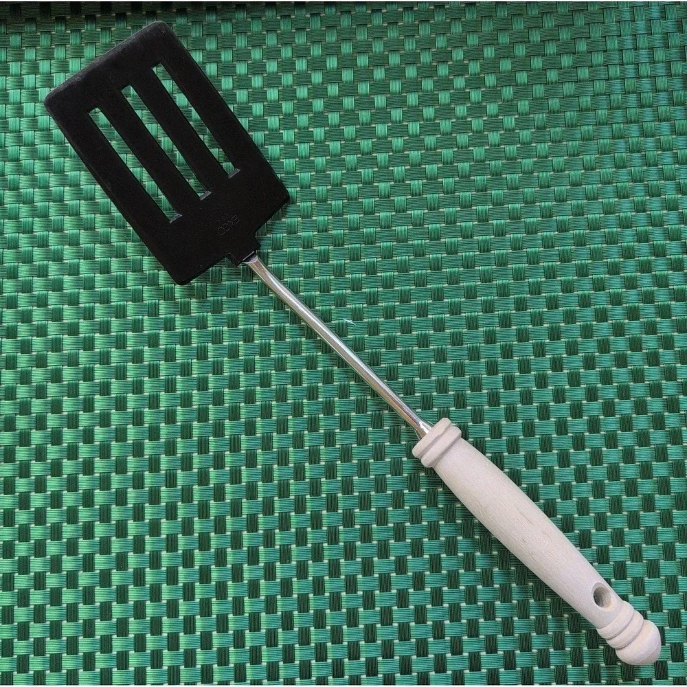 EKCO Spatula Slotted Black Nylon With Wooden Handle. Slightly Flexible Vtg USA